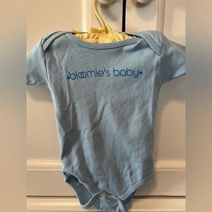 Bloomies 12-18 months onesie. 100% cotton. Blue.
